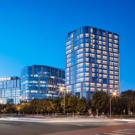 InterContinental Hotels BEIJING BEICHEN by IHG Отели рядом с достопримечательностью «Станция Olympic Green»