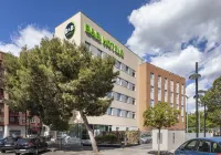 B&B Hotel Zaragoza Plaza Mozart  호텔