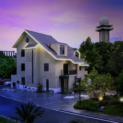 Floral Hotel · Yichang Lakeside Mountain House Hotel (Three Gorges Airport Yuting Industrial Zone) Hotels near Yichang Sanxia International Airport
