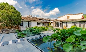 Moonlit Lotus Pond Scenic View Holiday Guesthouse | Nanhu Lakeside, Near Painting Bridge, Hongcun