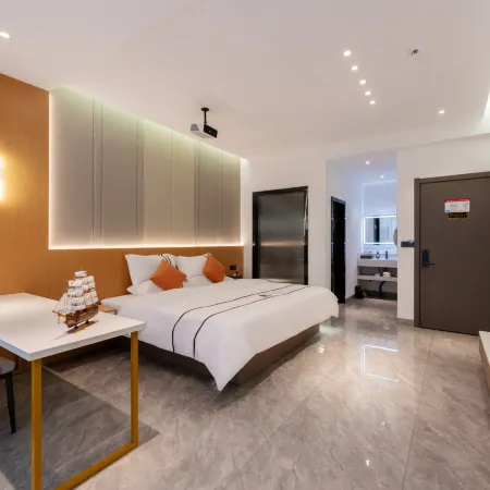 Qujing Junyao Smart Hotel (Wanda Plaza Bund)