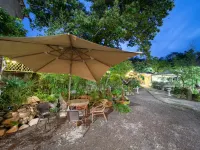 Longquan Hotel and Homestay Hotels near The Cliff Tomb