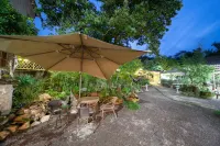 Longquan Hotel and Homestay