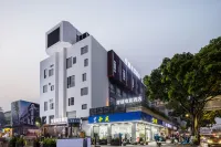 Crossing E-sports Hotel Hotels in The European City Area