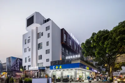 Crossing E-sports Hotel Hotels in The European City Area