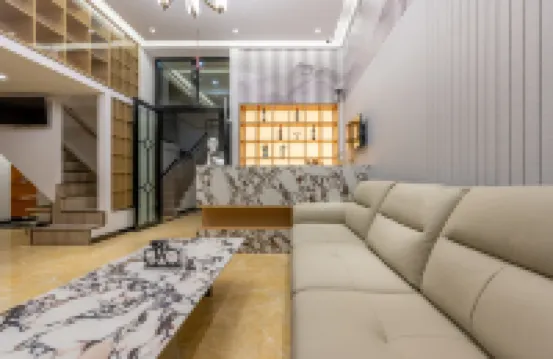 Mu You Jiu Di Hotel (Qujing No. 2 High School)