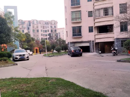 Six Rooms Homestay (Jiangxi Olympic Sports/ Normal University) Отели рядом с достопримечательностью «Jiangxi University of Science and Technology (Wuhu Campus)»