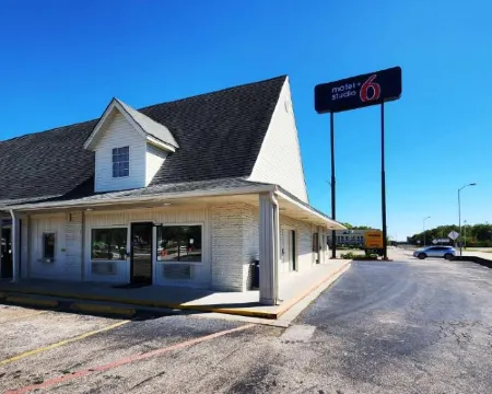 納薩 - 休斯敦6號汽車旅館 韋伯斯特酒店