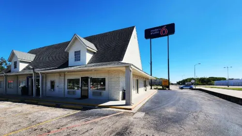 Motel 6 Webster, TX - Houston - NASA Lake Hotels in Webster