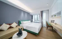 Tokyo Light Luxury Apartment (Shenzhen International Convention and Exhibition Center)