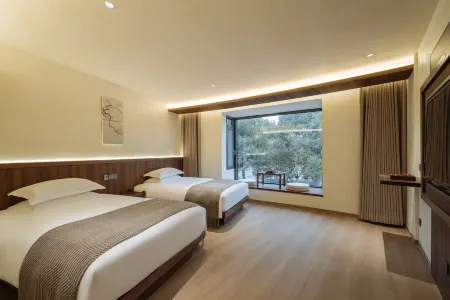 Floral Hotel · Bu Wan Hotel(Jiuhuashan Tourist Service Center Store) Отели рядом с достопримечательностью «Jiuhuashan Wanghua Temple (Southeast Gate)»