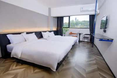 Quanzhou Dehua Jiamei Business Hotel (RT-Mart Mall)