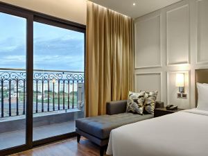 Lux apartment~ Deluxe King with Balcony and Ocean View~King Bed