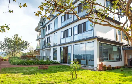 China Guizhou Zunyi No. 3, Group 3, Daba Village, Lianghekou Town, Chishui City Отели рядом с достопримечательностью «Chishui Danxia Tourist Area · Great Waterfall»