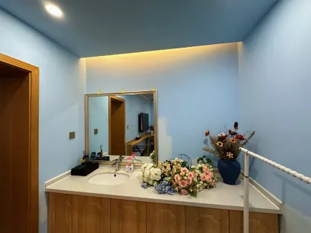 Xige Courtyard, Liuxing Street, Yining Отели рядом со станцией Yining Railway Station