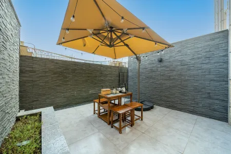 Echarm Plus Hotel (Nanningdong Railway Station) Отели рядом с достопримечательностью «Yongjiang Inlet Art Museum»