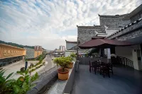 Phoenix Sister in law Boutique Hotel