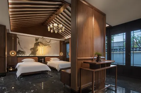 MOONRISE HOTELS & RESORTS Отели рядом с достопримечательностью «Jinyan Square»