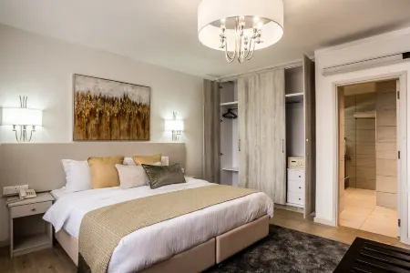 Yaya Hotel & Apartments