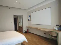 Qicheng Movie Hotel (Zhumadian West High-Speed Railway Station)