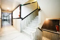 Hotel Kings Palace Hotels in Khar