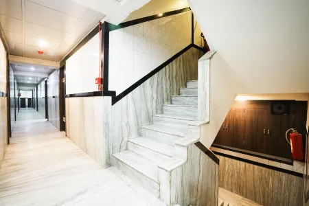 Hotel Kings Palace Отели рядом с достопримечательностью «Шри Сиддхивинейак Темпл Прабха Деви»