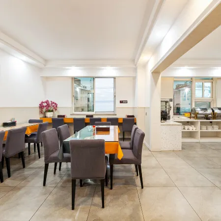 Home Inn Ruibai Cloud Hotel (Longyan Railway Station Zhongshan Road Branch)