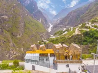 Tiger Roar · Yunbo Jinsha | Snow Mountain Mountain Craftsmen Design Canyon Beauty Stay โรงแรมใกล้ส่วนกลางช่องเขาเสือกระโจน  แชงกรีลายูนนาน
