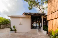 The Flow Samui Beach Resort Hotell i Mae Nam