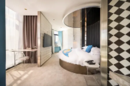 藝龍萬國酒店（湖州東吳銀泰城店）