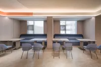 HanTing Hotel (Xiangyang Gucheng Yufeng Century Plaza) - พร้อมอาหารเช้า