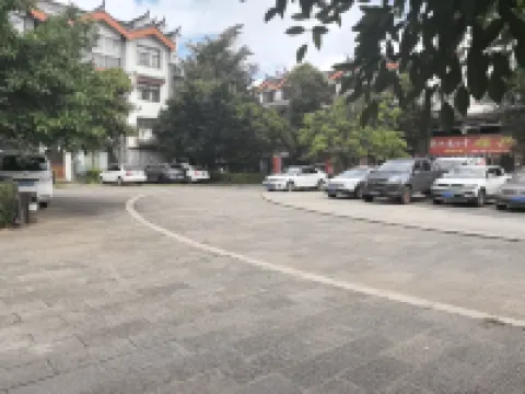 Luding Heyuanju Inn Hotels in Mouding