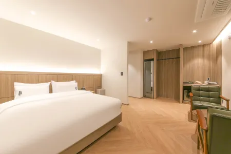 Hound Hotel Jeonju Deokjin Отели рядом со станцией Станция Jeonju