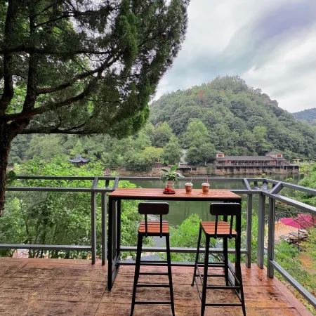 Xinchang: The Lake View Homestay