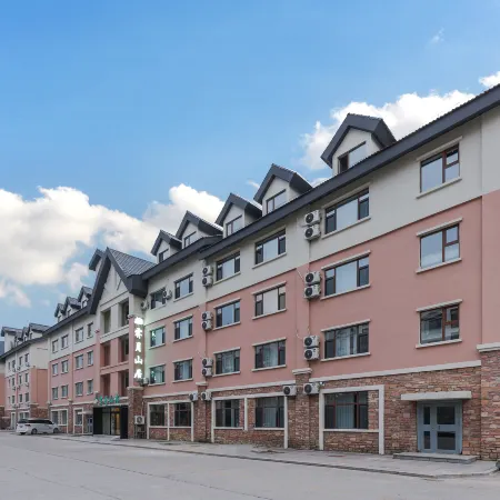 Jiyue Mountain Residence Hotel (Changbai Mountain North Slope Distribution Center)