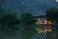 Valley Village Hotels in Jing'an