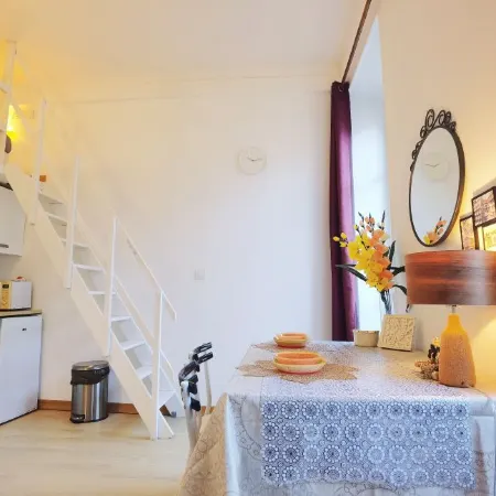 Blue Azur Residence with Balcony and Cityscape View Central City with Double Beds