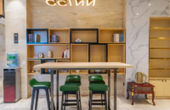 The Dream Hotel (Kunming Airport Center)