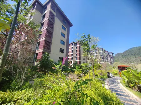 Huamu Guposhan Hot Spring B&B Отели рядом с достопримечательностью «Shibashuiyuan Ecological Scenic Spot»