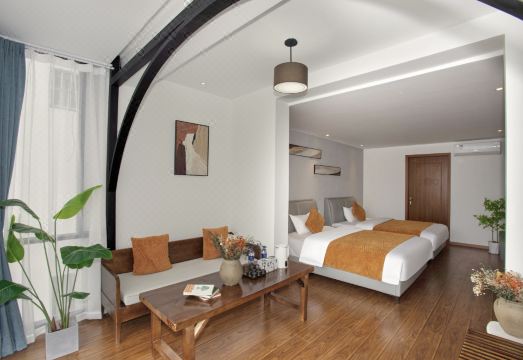 옥상에서 바라본 얼하이 호수