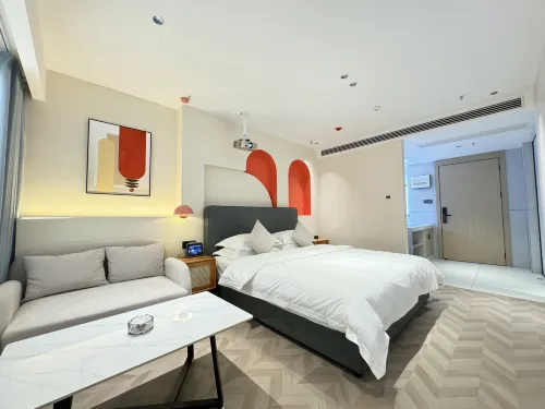 Shiduoweiguang Homestay (Feixi Huanan City Tongluozhai Subway Station)