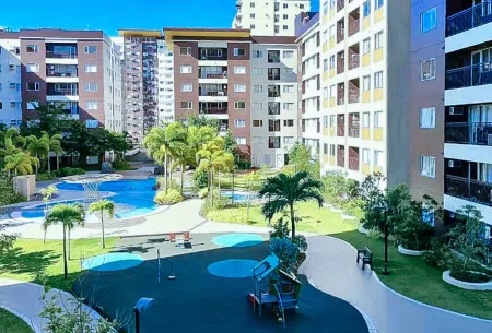 Avida Towers Atria by RedDoorz Отели рядом с достопримечательностью «Diversion 21 KTV and Resto»