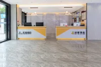 Unitour Hotel (Xingyi Jushan Square Wanfenglin Airport) - مطابخ