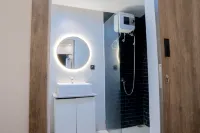 DS CoLive Sinabung Hotels in Candisari