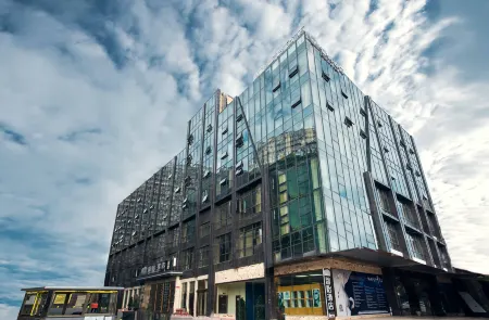 Xinyi Hotel Отели рядом с достопримечательностью «Xingyi Normal University for Nationalities West Campus»