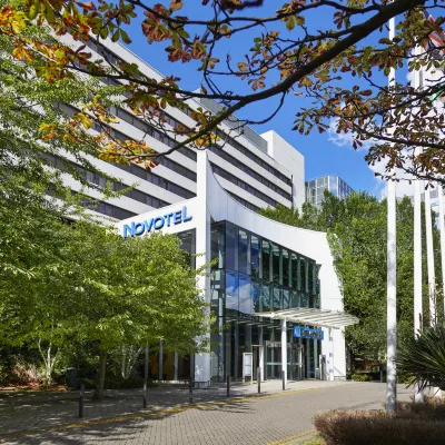 Novotel London West Hotels in der Nähe von Emery Walker Arts & Crafts house