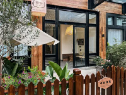 都江堰春野設計師民宿 樂事水族（江安中路店）附近的飯店