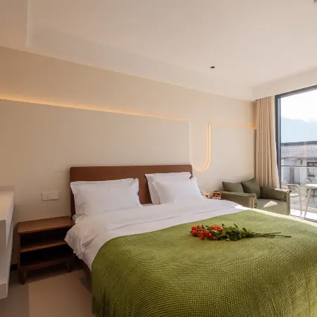 Chunsanyue Homestay (Jiuhuashan Tourist Service Center)
