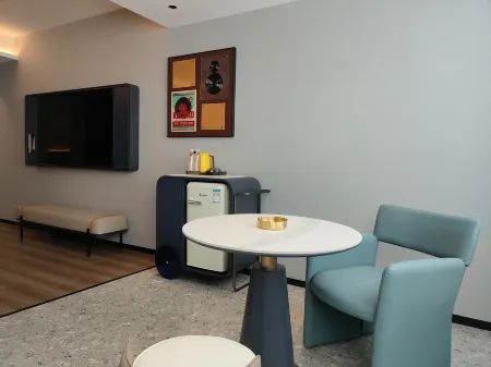 HYGGE Qieman Hotel (Hefei Huaihe Road Pedestrian Street Intime Center Branch) Отели рядом с достопримечательностью «Anhui Institute of Business Administration»