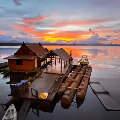 คาวาริน ไทรใหญ่ คอทเทจ แอนด์ เลค โรงแรมใกล้น้ำตกจ๊อกกระดิ่น
